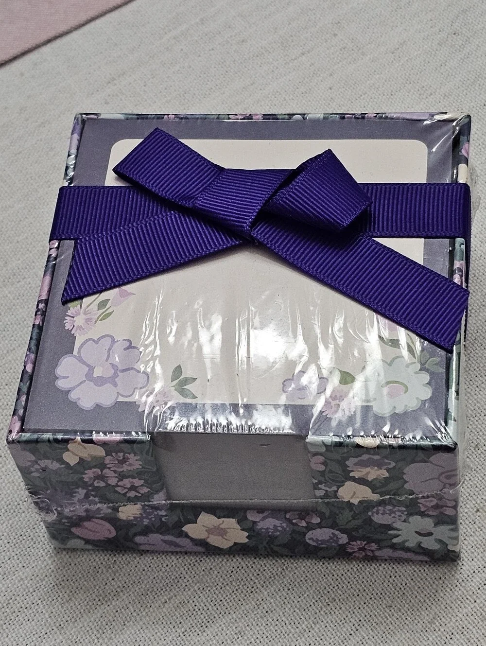 Laura Ashley stationary Gift cube Set Floral-patterned Note Pad & Holder NWT